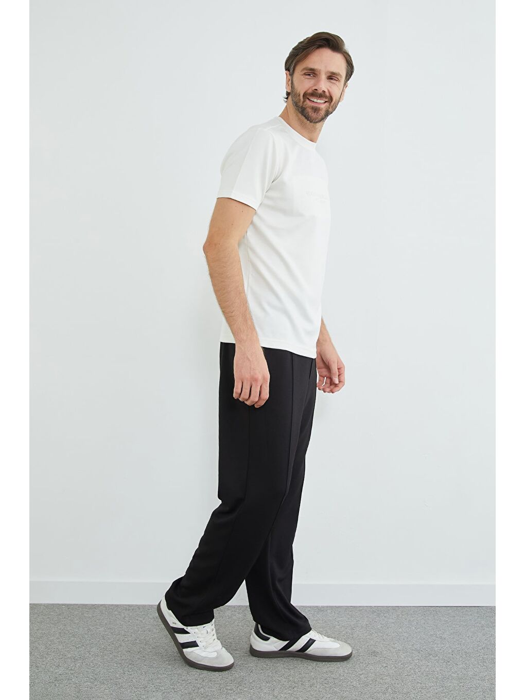 Siyah Beli Lastikli Çimalı Modal Pantolon-1