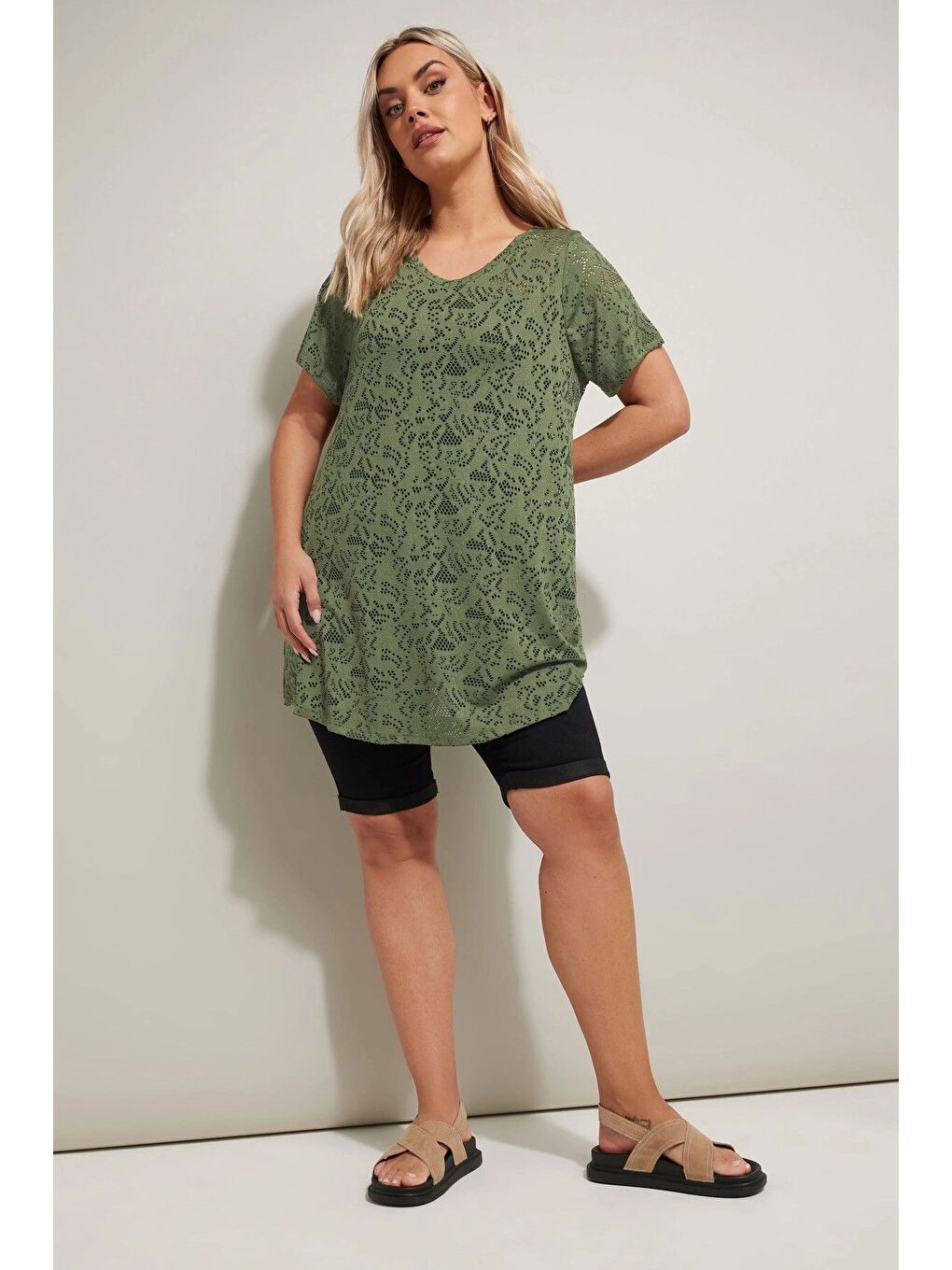 Yeşil Büyük Beden V Yaka Kolsuz Astarsız Dantel T-shirt 304091-1