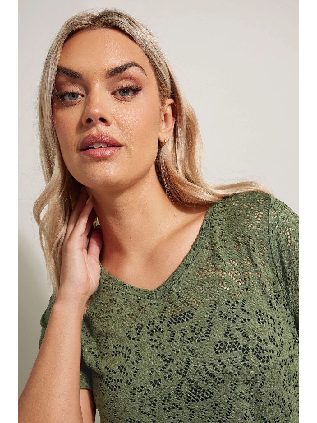 Yeşil Büyük Beden V Yaka Kolsuz Astarsız Dantel T-shirt 304091-2
