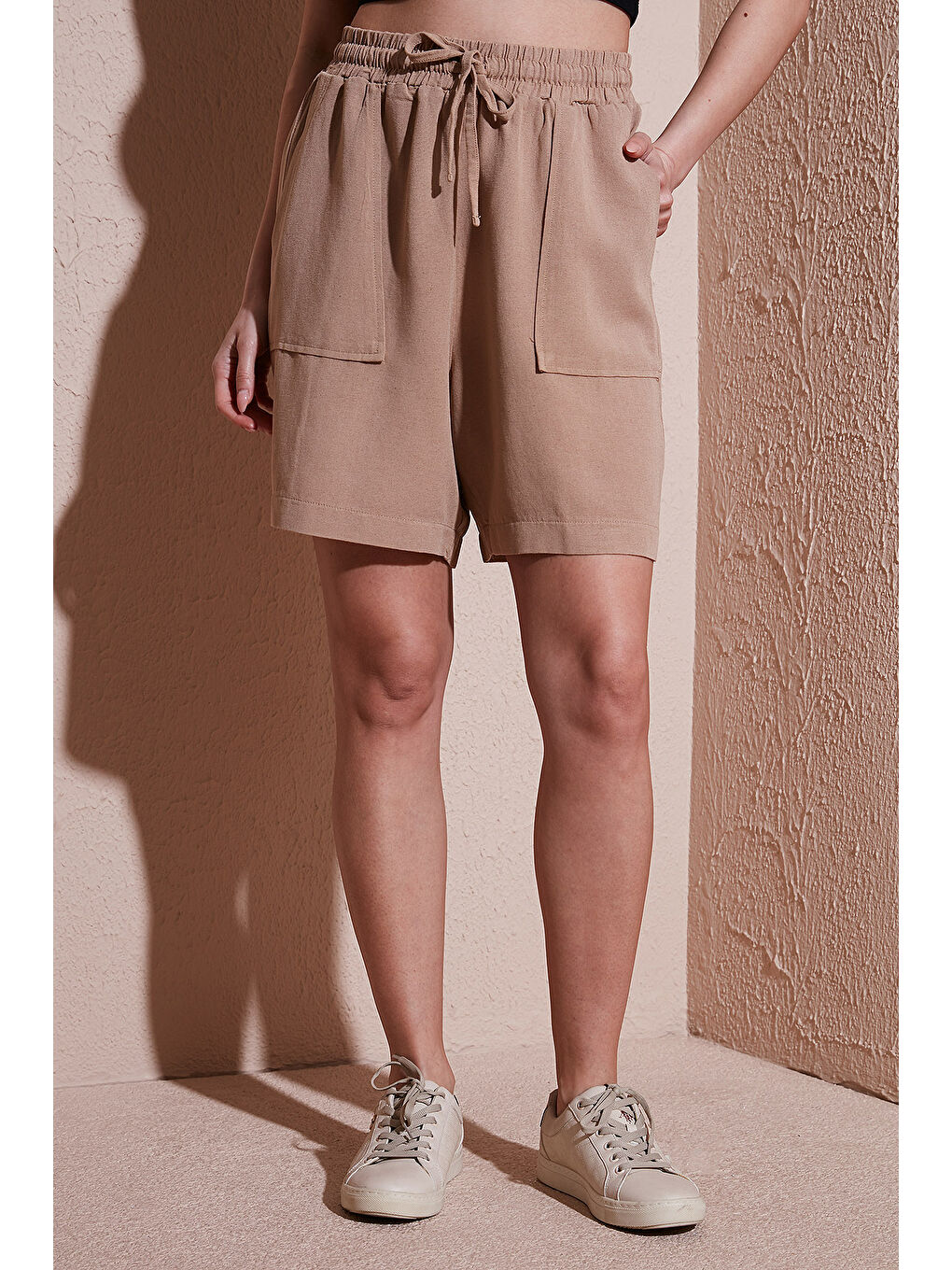 Bej Keten Karışımlı Comfort Fit Lastikli Kısa Short 25Y0606K1