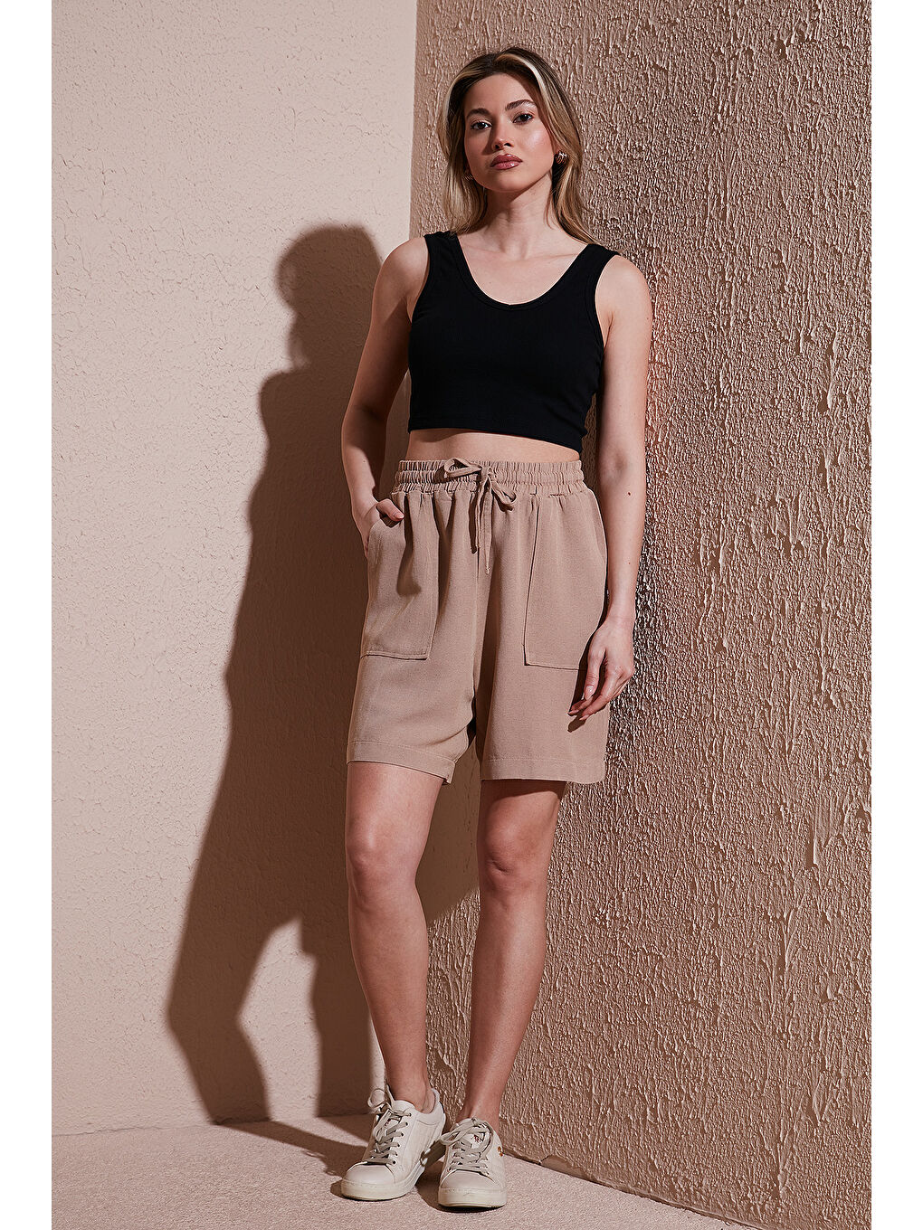 Bej Keten Karışımlı Comfort Fit Lastikli Kısa Short 25Y0606K1-1