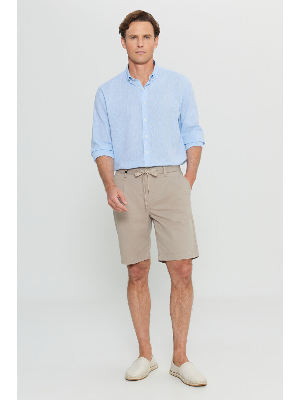 Erkek Bej Pamuklu Slim Fit Dar Kesim Beli Bağlamalı Yan Cepli Esnek Şort-2