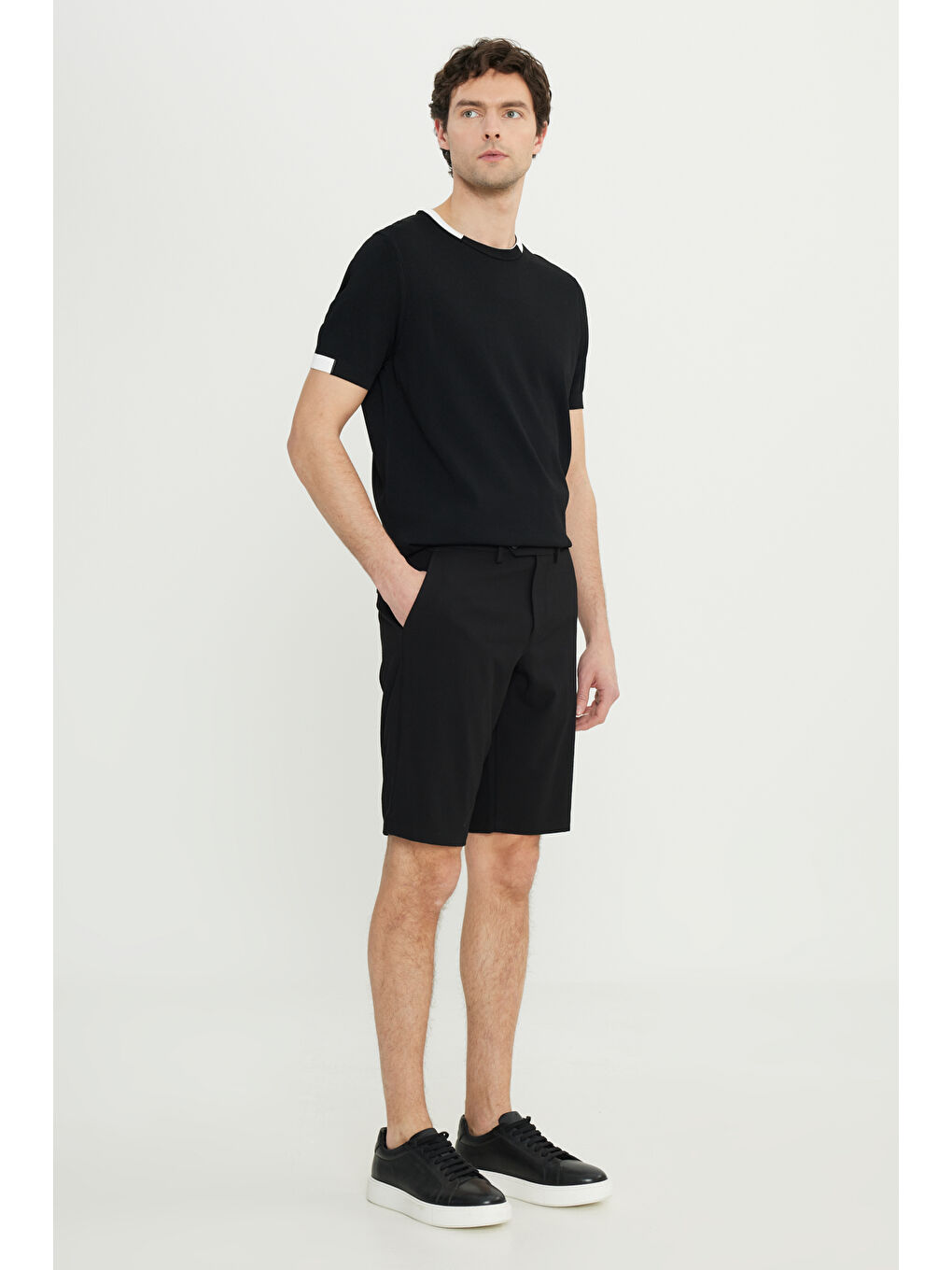 Erkek Siyah Slim Fit Dar Kesim Gofre Desenli Yan Cepli Travel Şort-3