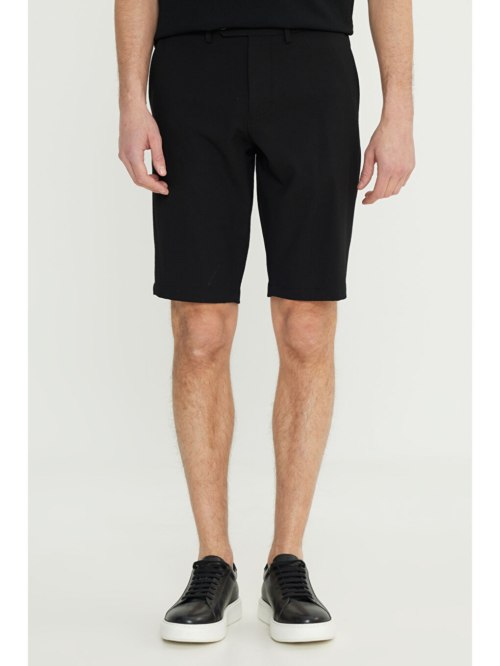 Erkek Siyah Slim Fit Dar Kesim Gofre Desenli Yan Cepli Travel Şort-4