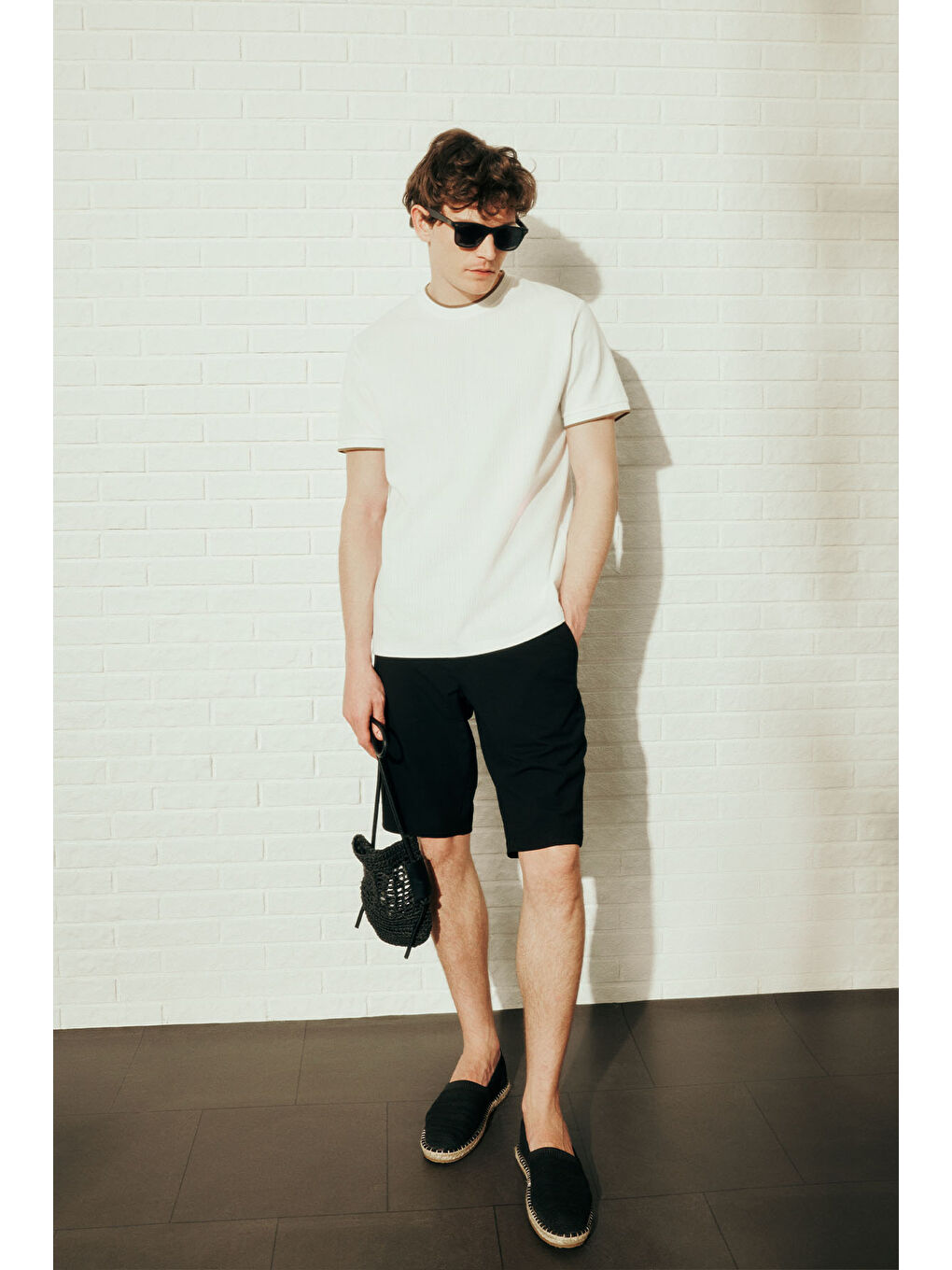 Erkek Siyah Slim Fit Dar Kesim Gofre Desenli Yan Cepli Travel Şort-5