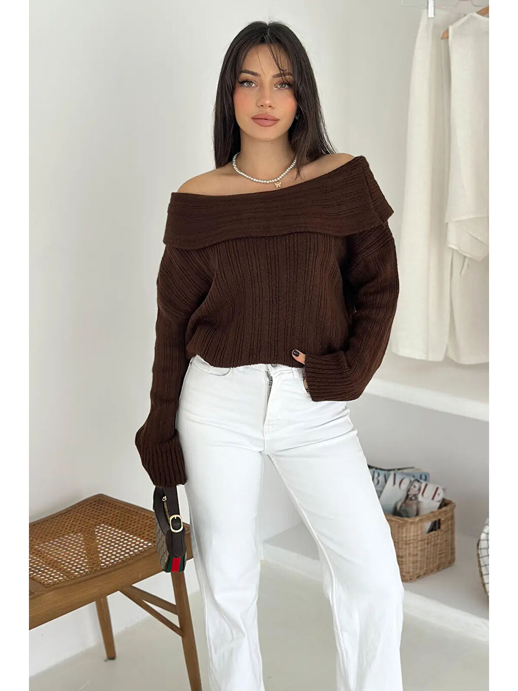 Kahverengi Kadın Madonna Yaka Triko-1