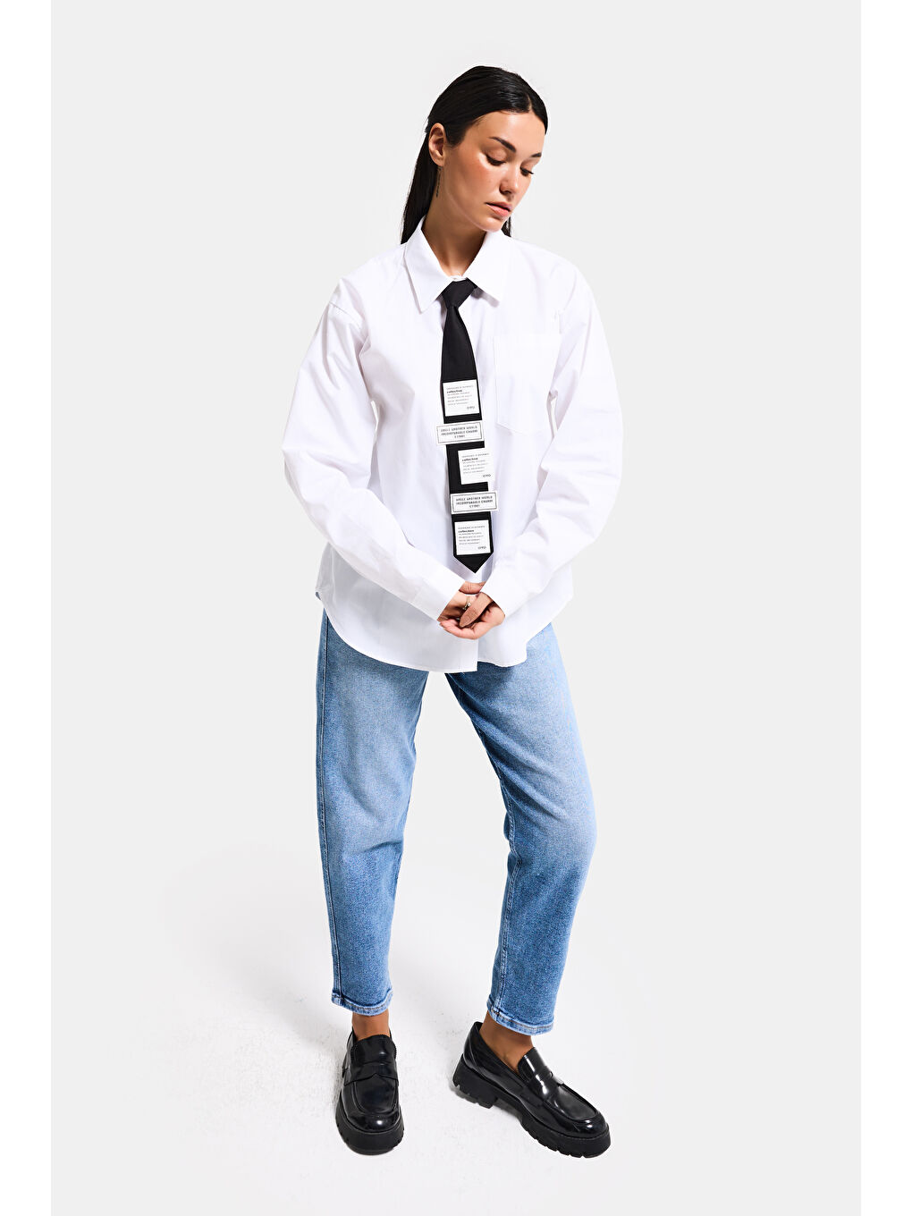 Kadın Beyaz Renk Oversize Kravatlı Özel Tasarım Bol Kesim Gömlek-1