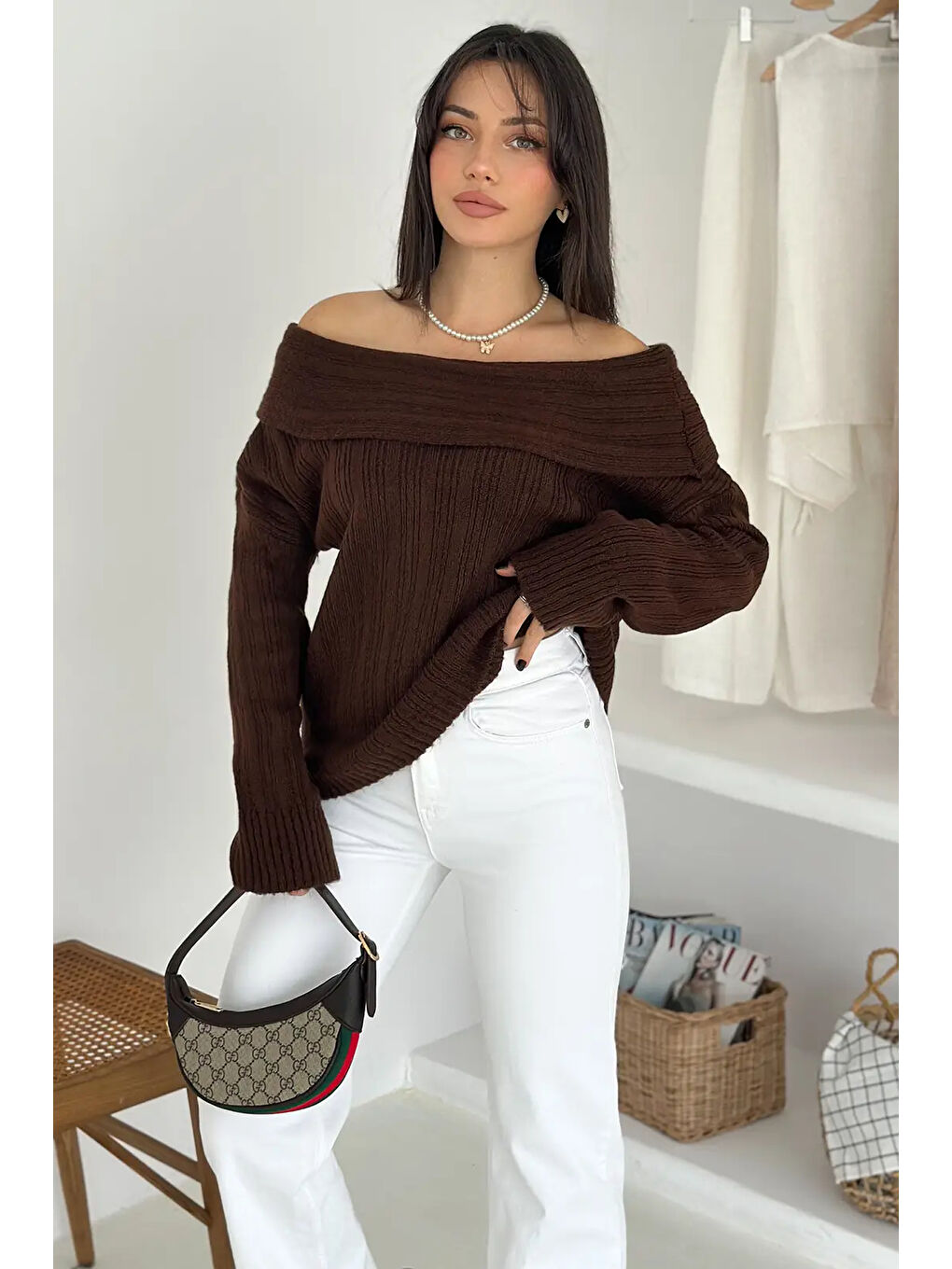 Kahverengi Kadın Madonna Yaka Triko-2