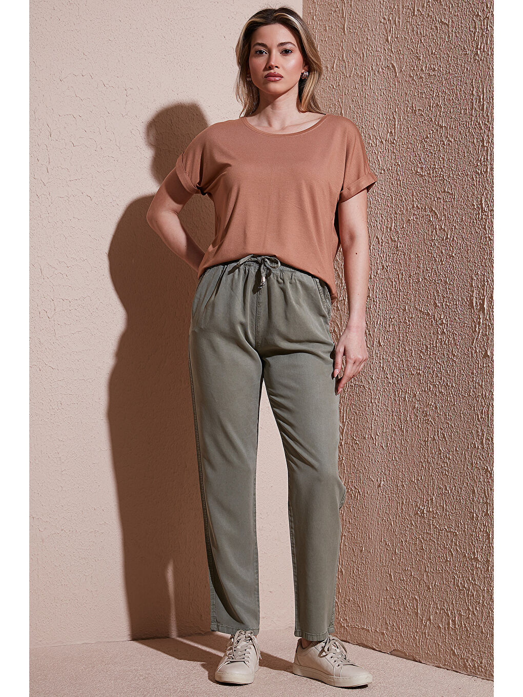 Haki Comfort Fit Yüksek Bel Düz Paça Pantolon 25Y0477K1-1