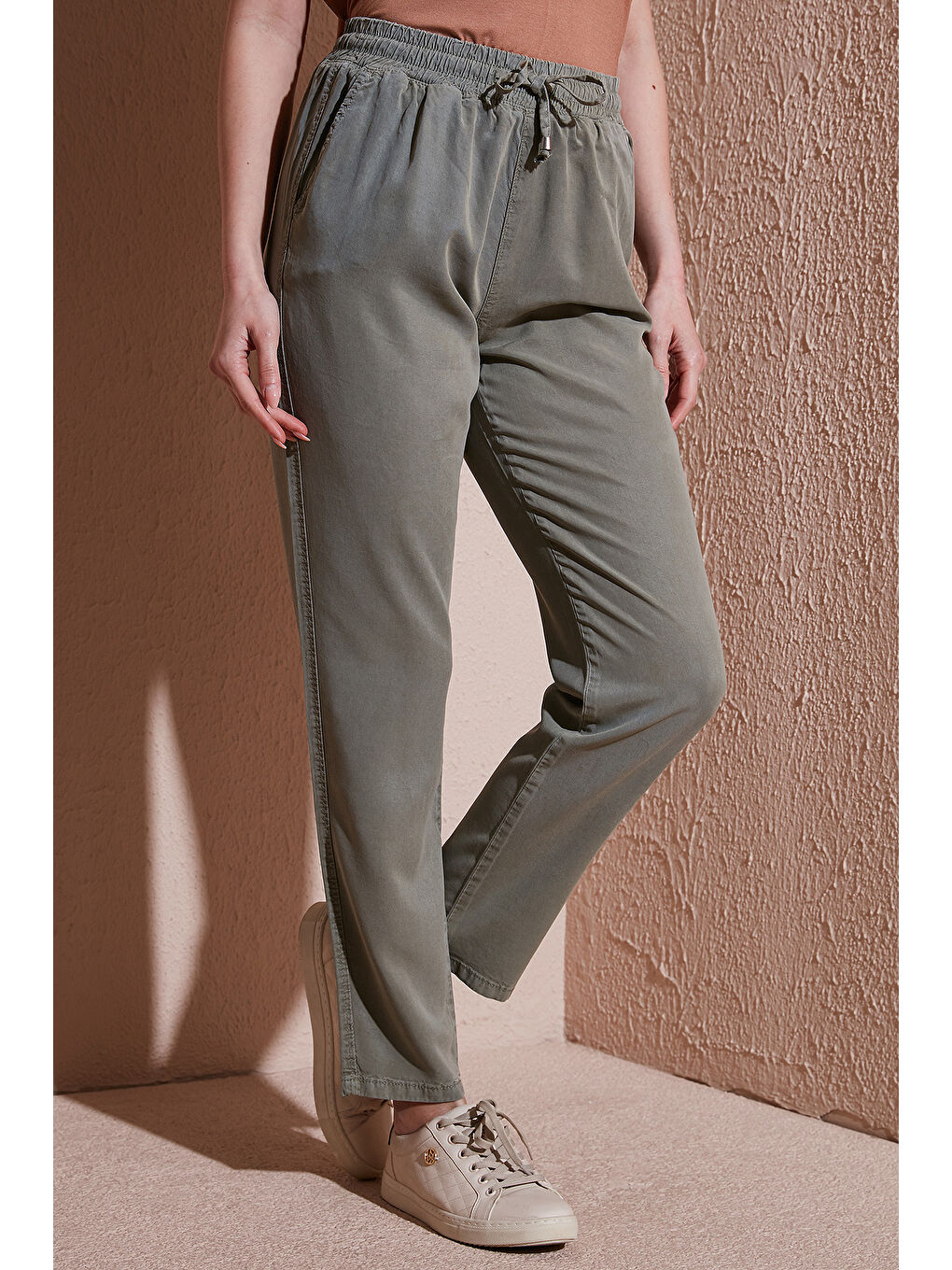 Haki Comfort Fit Yüksek Bel Düz Paça Pantolon 25Y0477K1-2