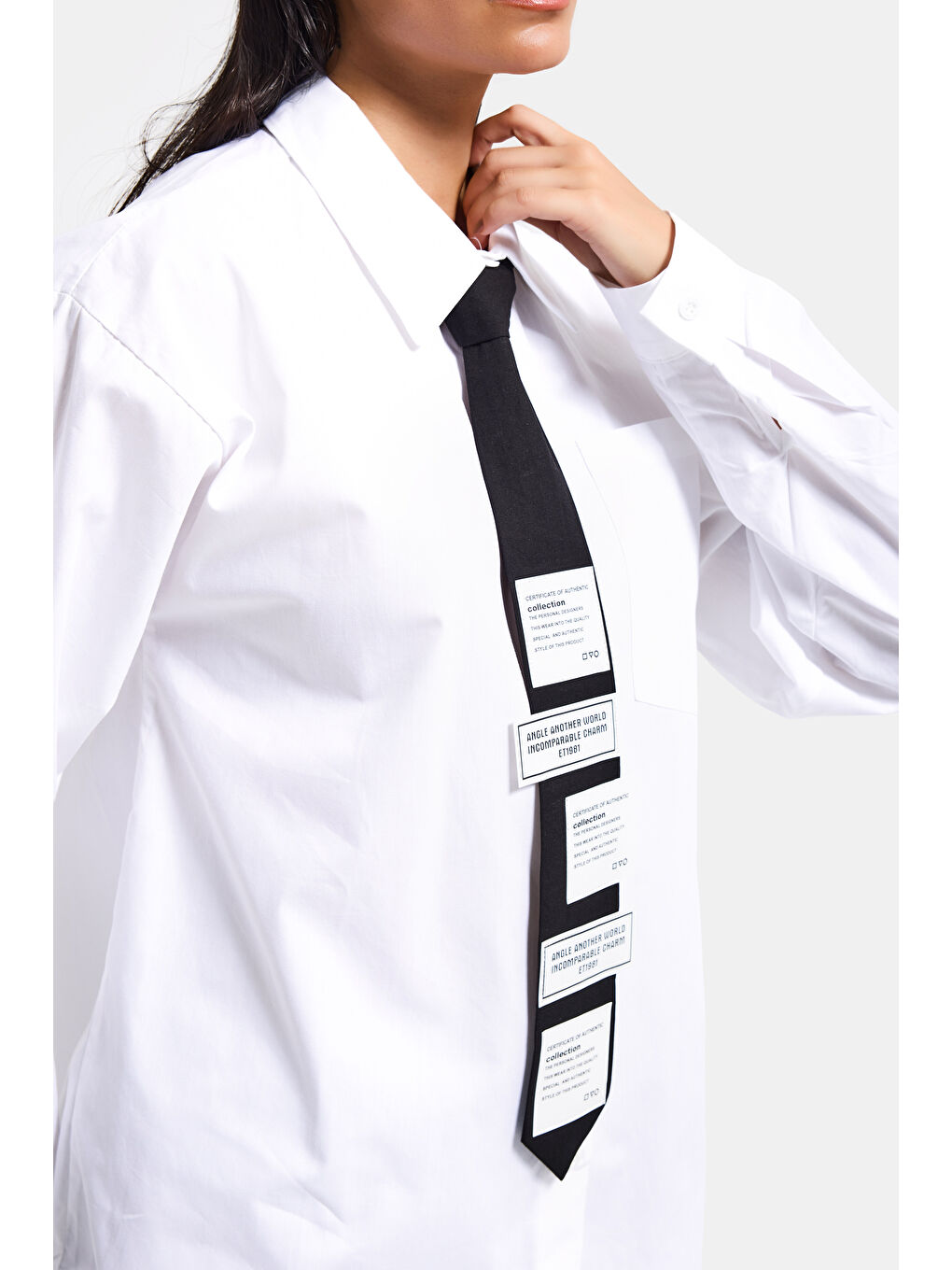 Kadın Beyaz Renk Oversize Kravatlı Özel Tasarım Bol Kesim Gömlek-2