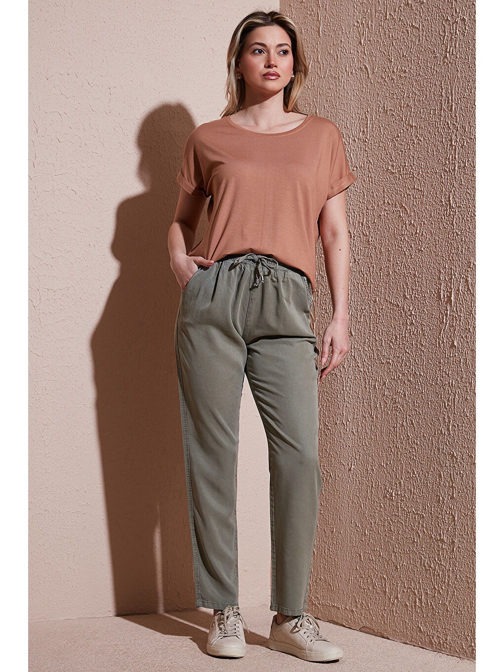 Haki Comfort Fit Yüksek Bel Düz Paça Pantolon 25Y0477K1-3