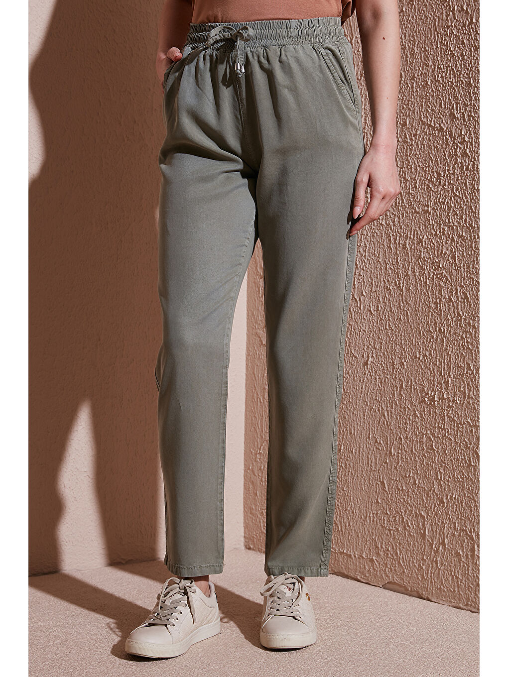 Haki Comfort Fit Yüksek Bel Düz Paça Pantolon 25Y0477K1-4