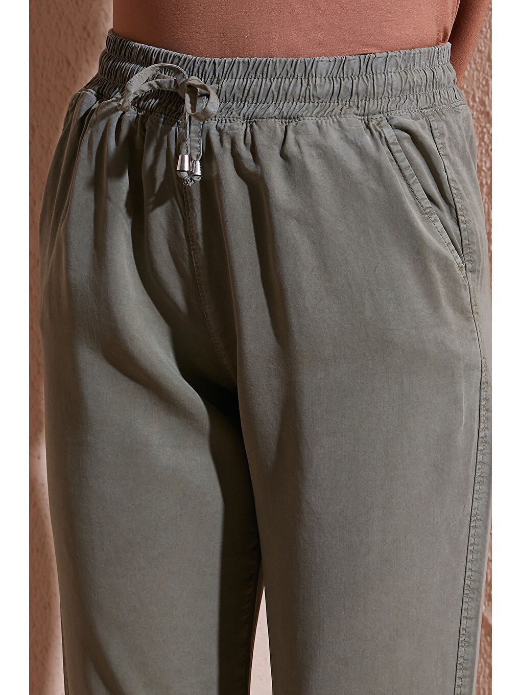 Haki Comfort Fit Yüksek Bel Düz Paça Pantolon 25Y0477K1-5