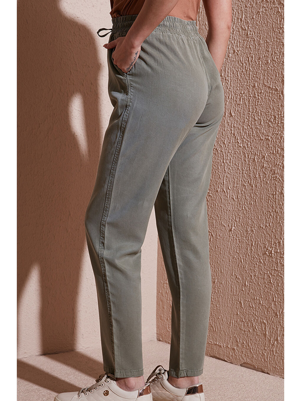 Haki Comfort Fit Yüksek Bel Düz Paça Pantolon 25Y0477K1-6