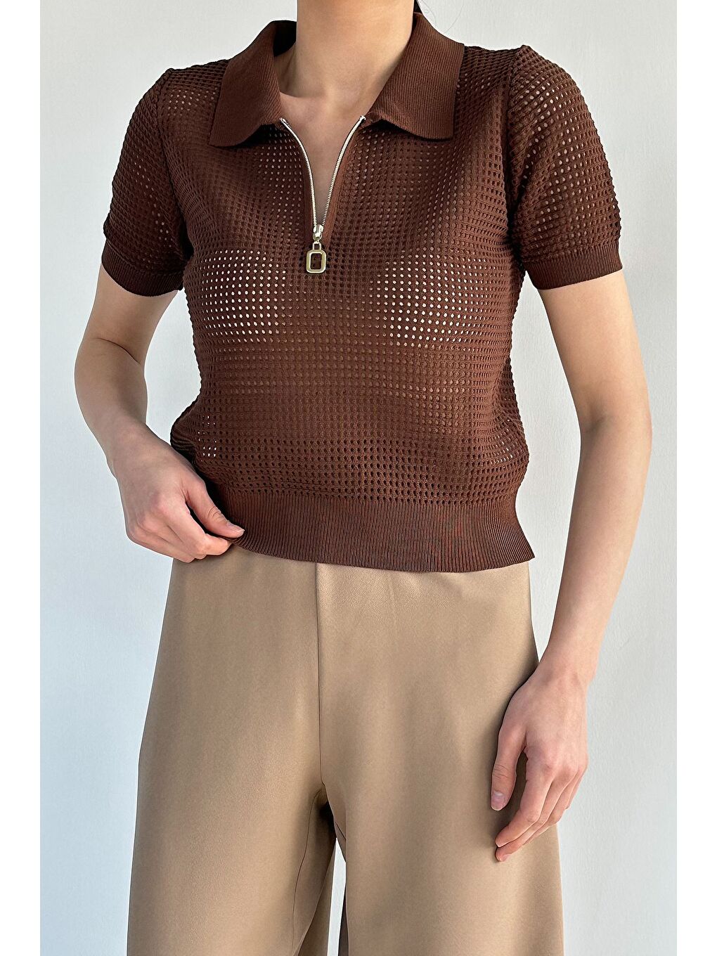 Kahverengi Kadın Polo Yaka Yarım Fermuarlı Triko Bluz-1