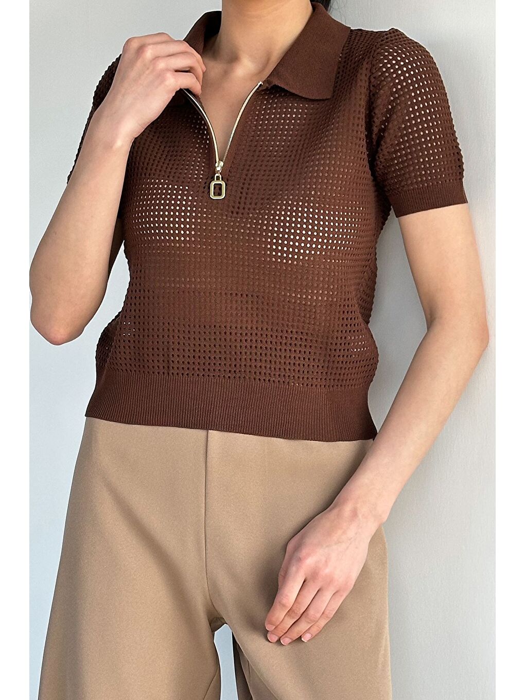 Kahverengi Kadın Polo Yaka Yarım Fermuarlı Triko Bluz-2