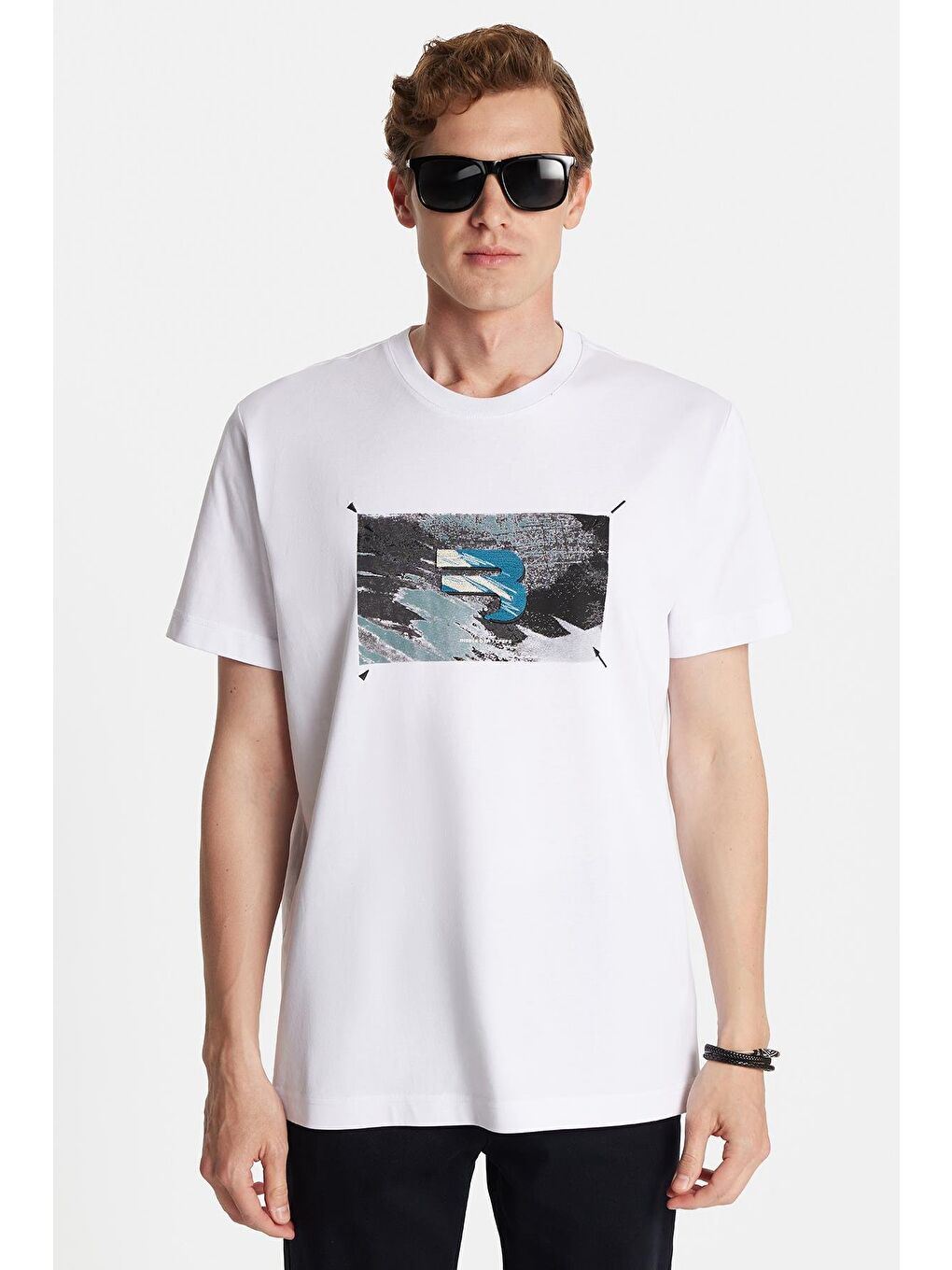 Relax Fit Rahat Kesim Pamuklu Ön Baskı Ve Nakış Detaylı Bisiklet Yaka Ekru Erkek Tişört