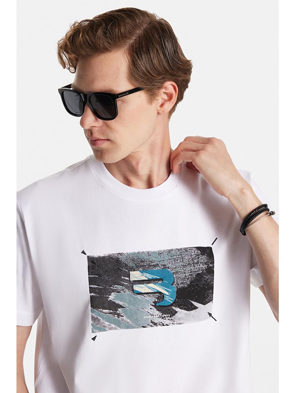 Relax Fit Rahat Kesim Pamuklu Ön Baskı Ve Nakış Detaylı Bisiklet Yaka Ekru Erkek Tişört-1