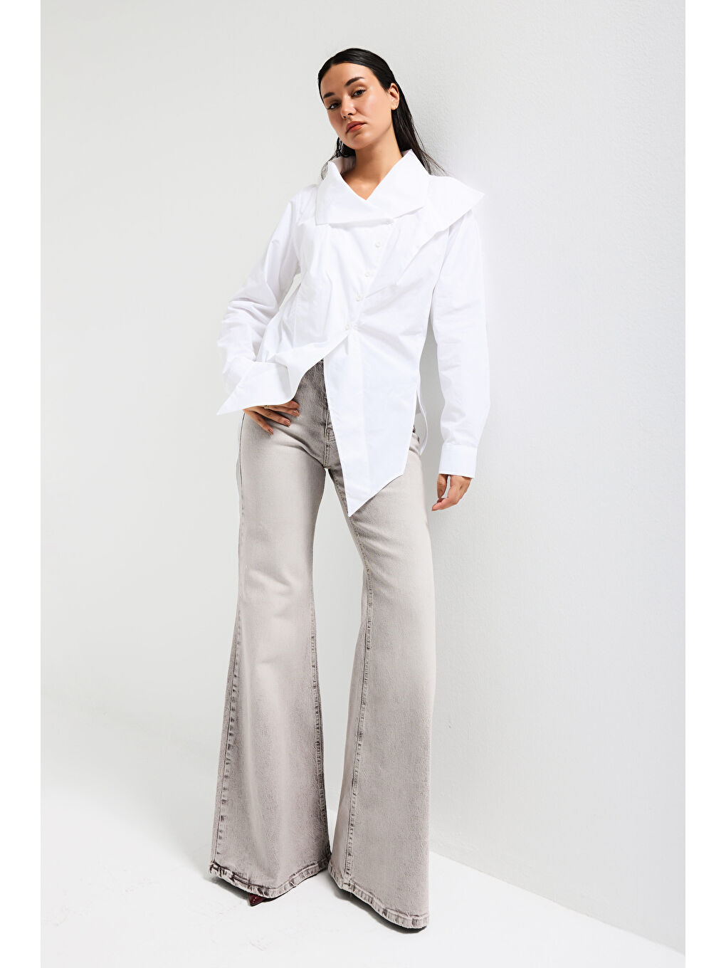 Kadın Beyaz Renk Regular Fit Özel Yaka Detaylı Tasarım Gömlek-2