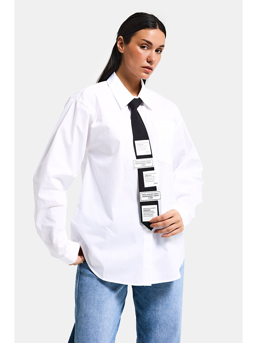 Kadın Beyaz Renk Oversize Kravatlı Özel Tasarım Bol Kesim Gömlek-5