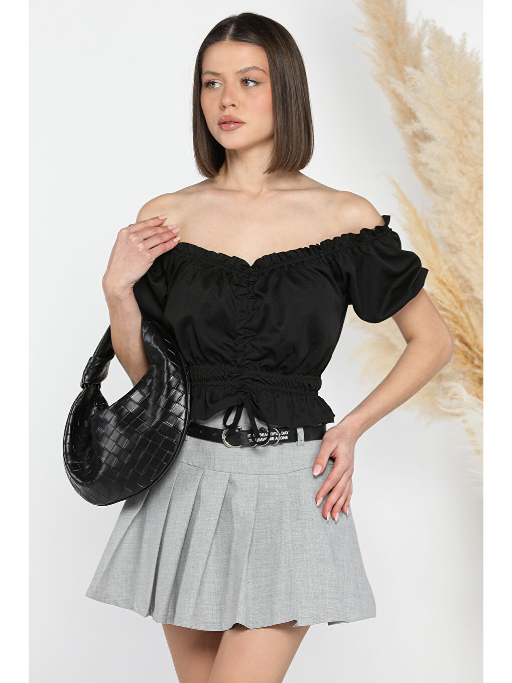 Siyah Karpuz Kol Bel Lastikli Fırfır Detaylı Kadın Crop Bluz-1