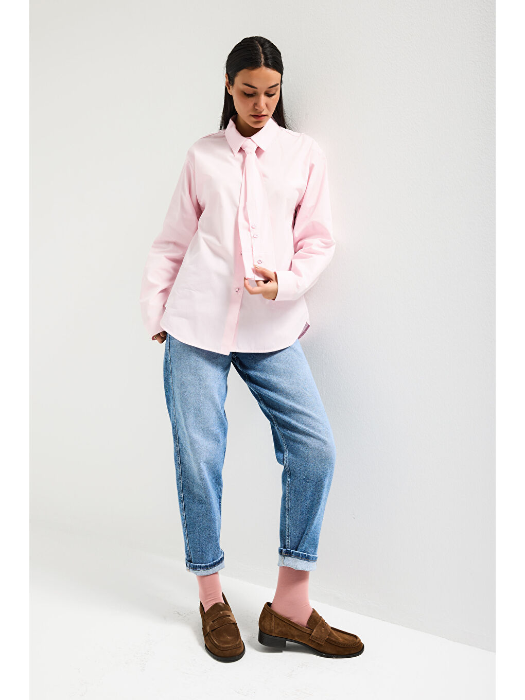 Kadın Pembe Oversize Kravat Detaylı Özel Tasarım Bol Kesim Gömlek-2