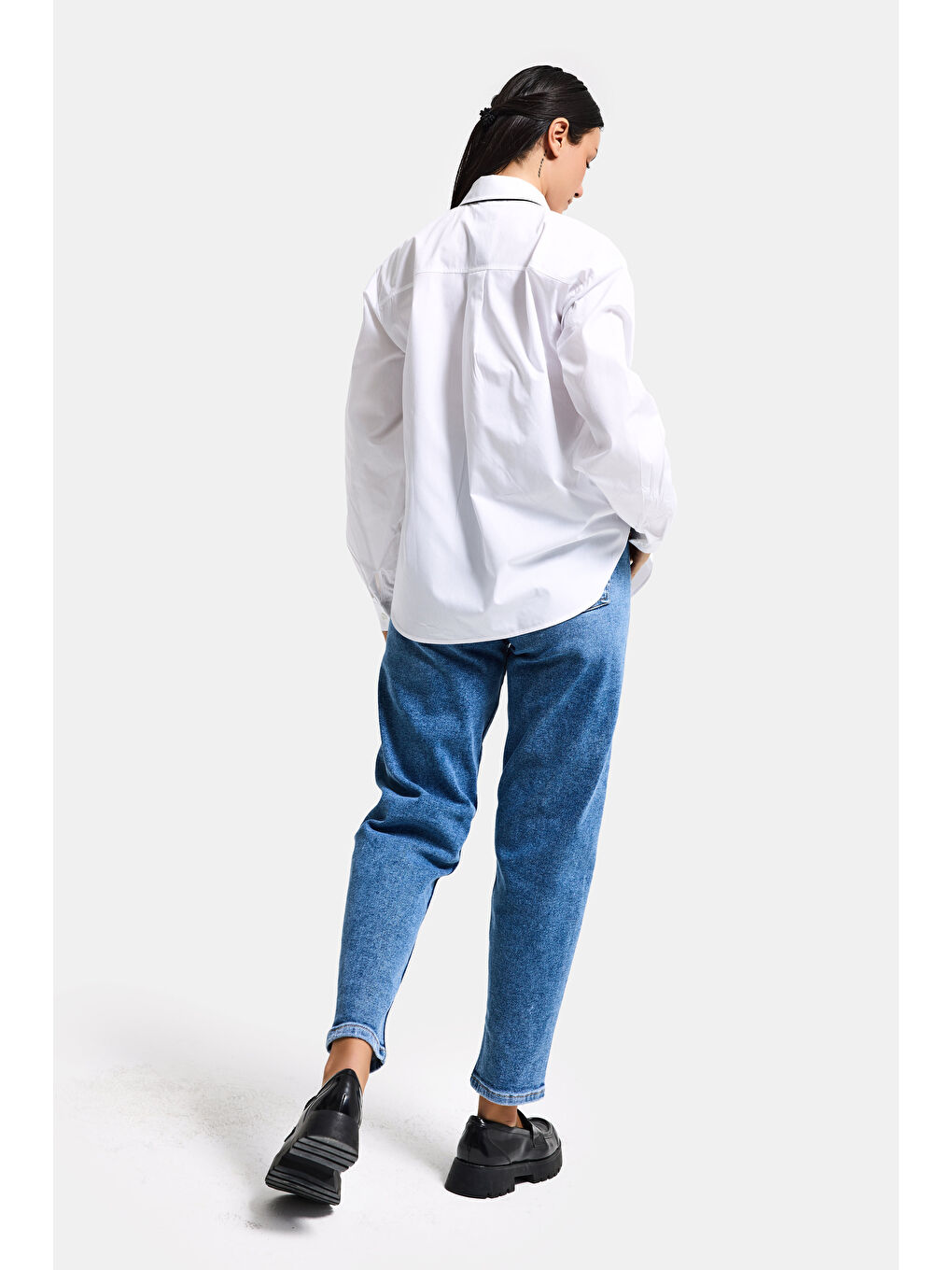 Kadın Beyaz Renk Oversize Kravatlı Özel Tasarım Bol Kesim Gömlek-6