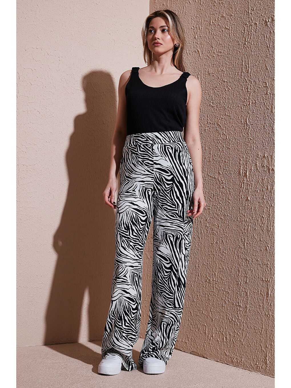 Ekru Desenli Regular Fit Yüksek Bel Bol Paça Pantolon 25Y0179K1-3