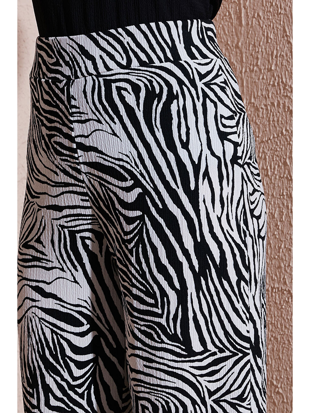 Ekru Desenli Regular Fit Yüksek Bel Bol Paça Pantolon 25Y0179K1-5