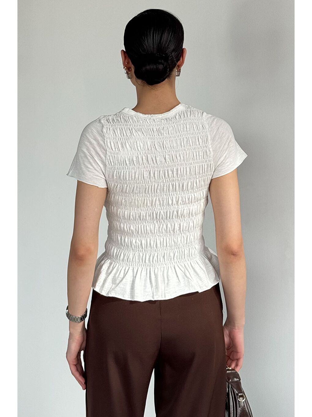 Ekru Kadın Bisiklet Yaka Gipeli Elastanlı Bluz-3