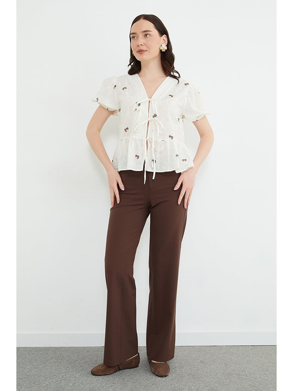 Ekru Çiçek Nakışlı Balon Kol Bluz-3