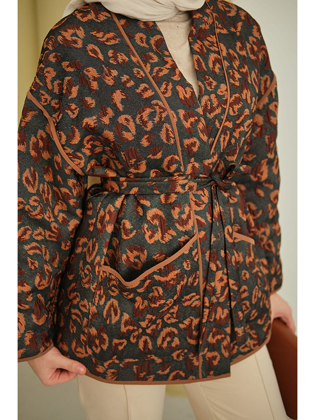 Kadın Yaprak Desen Şal Yaka Biyeli Ceket Kahverengi-3