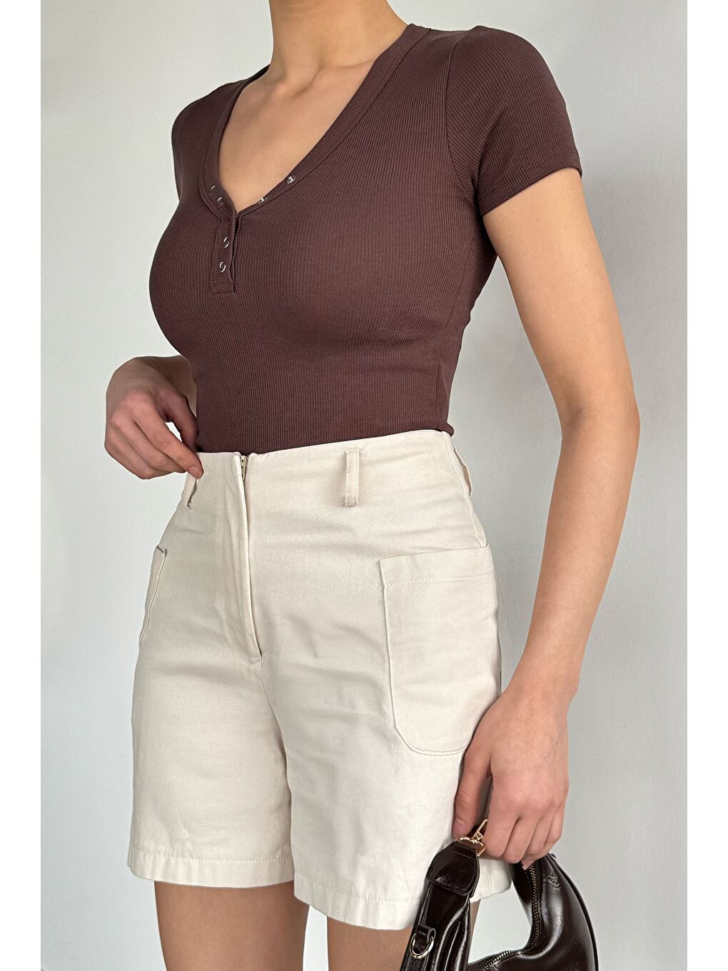 Kahverengi Kadın V Yaka Ön Çıtçıtlı Elastanlı Bluz-2