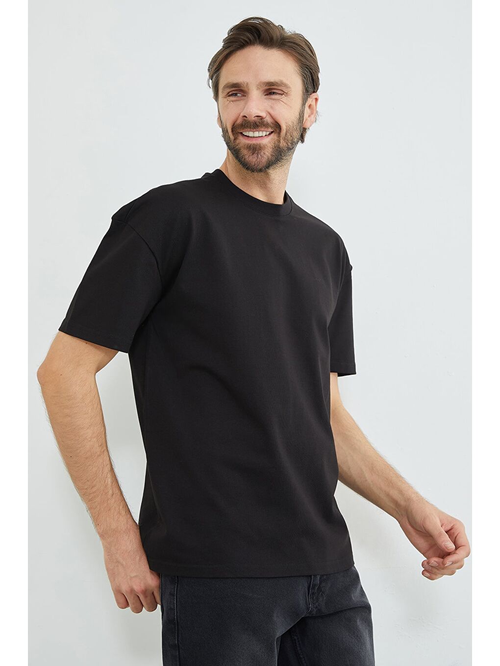 Siyah Basic Bisiklet Yaka Oversize Tişört-1