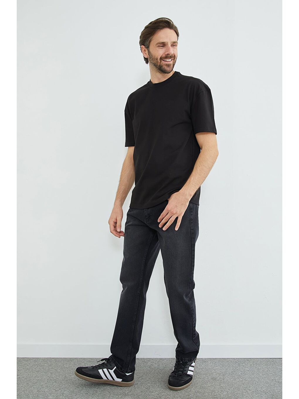 Siyah Basic Bisiklet Yaka Oversize Tişört-2