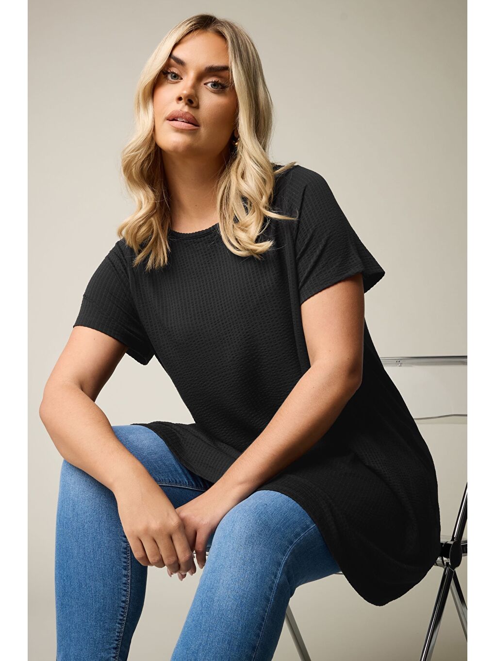 Siyah Büyük Beden Bisiklet Yaka Kısa Kollu Bürümcük Kumaş Uzun T-shirt 304000-1