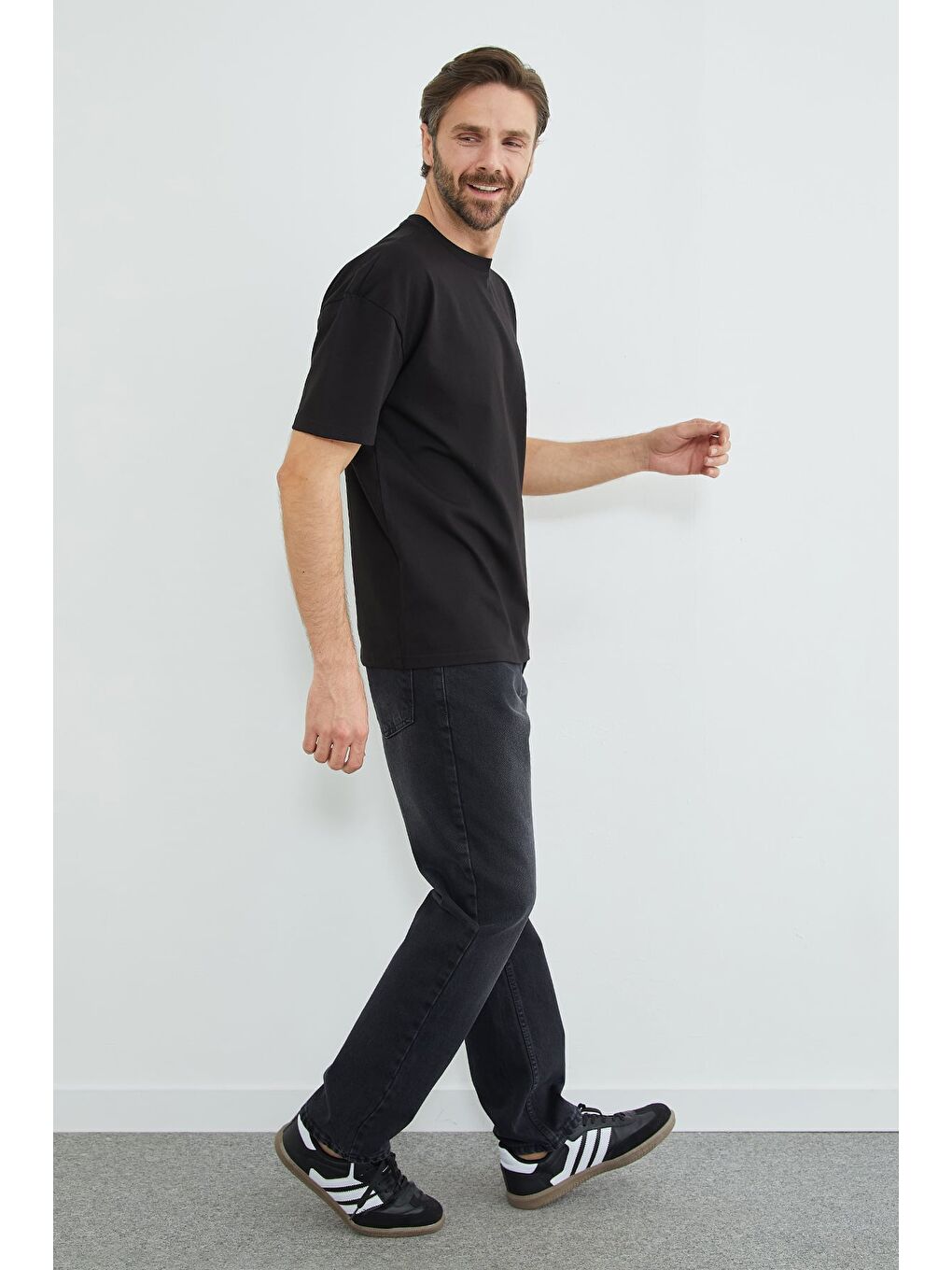 Siyah Basic Bisiklet Yaka Oversize Tişört-4