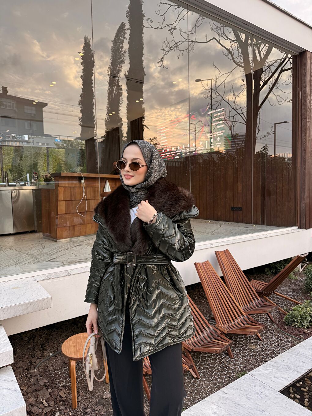 Kadın Yakası Kürk Detaylı Bel Bağlamalı Mont Koyu Yeşil-1