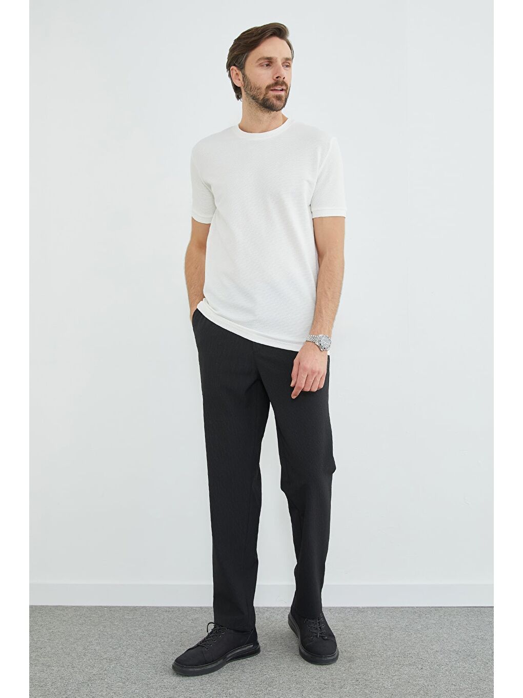 Beyaz Petek Kumaş Bisiklet Yaka Tişört-2