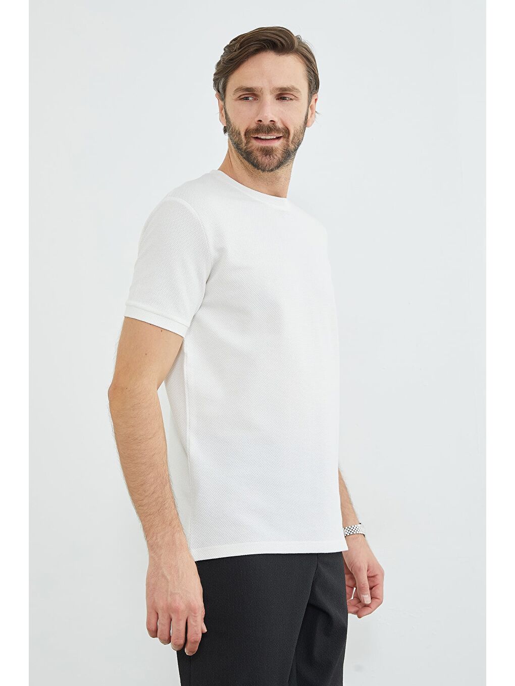 Beyaz Petek Kumaş Bisiklet Yaka Tişört-3