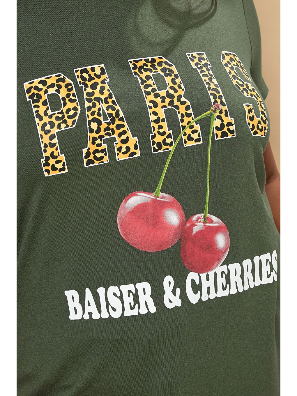 Yeşil Büyük Beden Bisiklet Yaka Kısa Kollu Parlak Baskılı T-shirt 304175-3