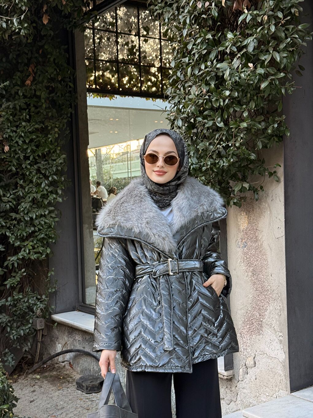 Kadın Yakası Kürk Detaylı Bel Bağlamalı Mont Gri-1