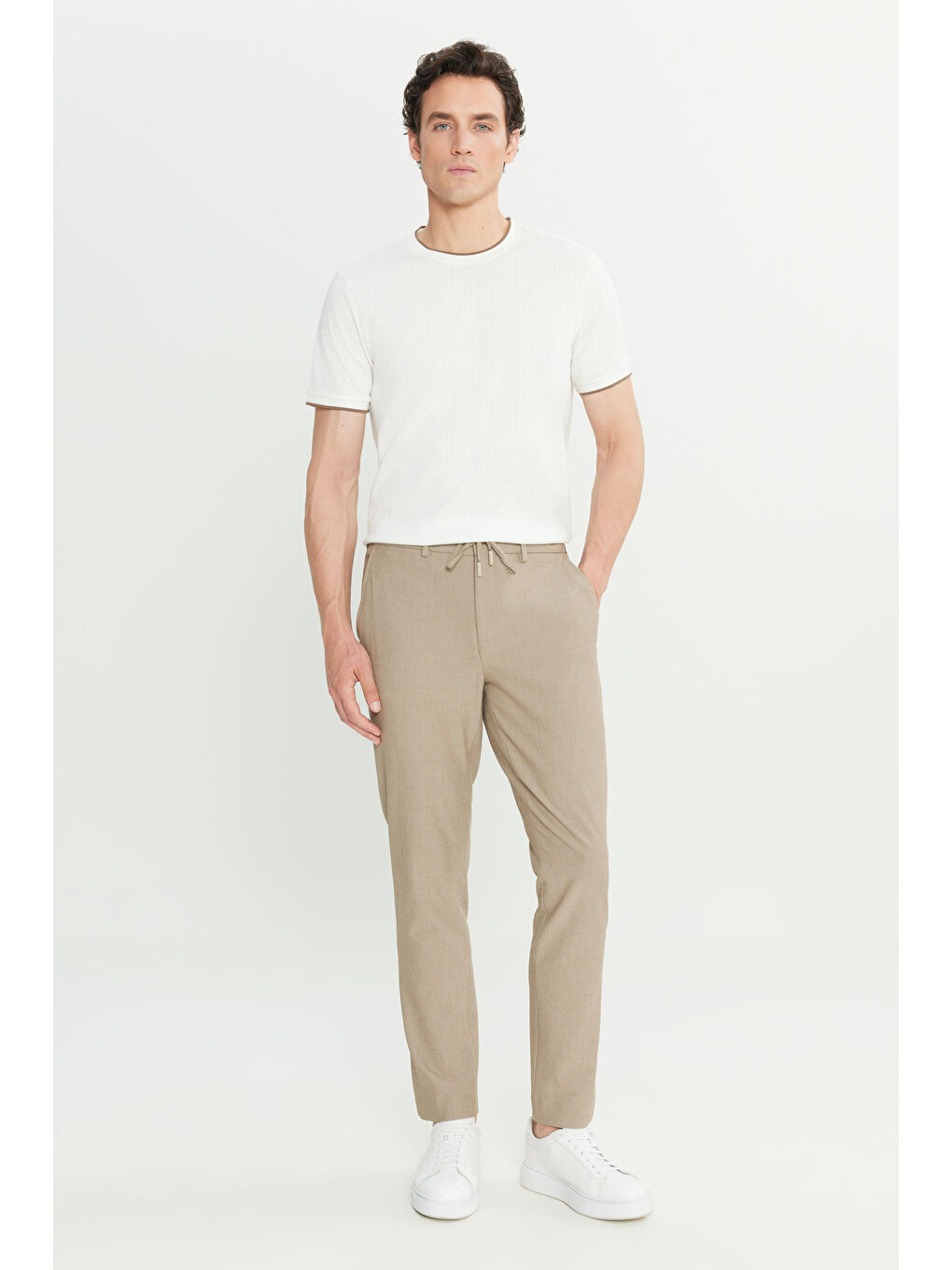 Erkek Bej Slim Fit Dar Kesim Gofre Desenli Beli Bağlamalı Yan Cepli Travel Casual Pantolon