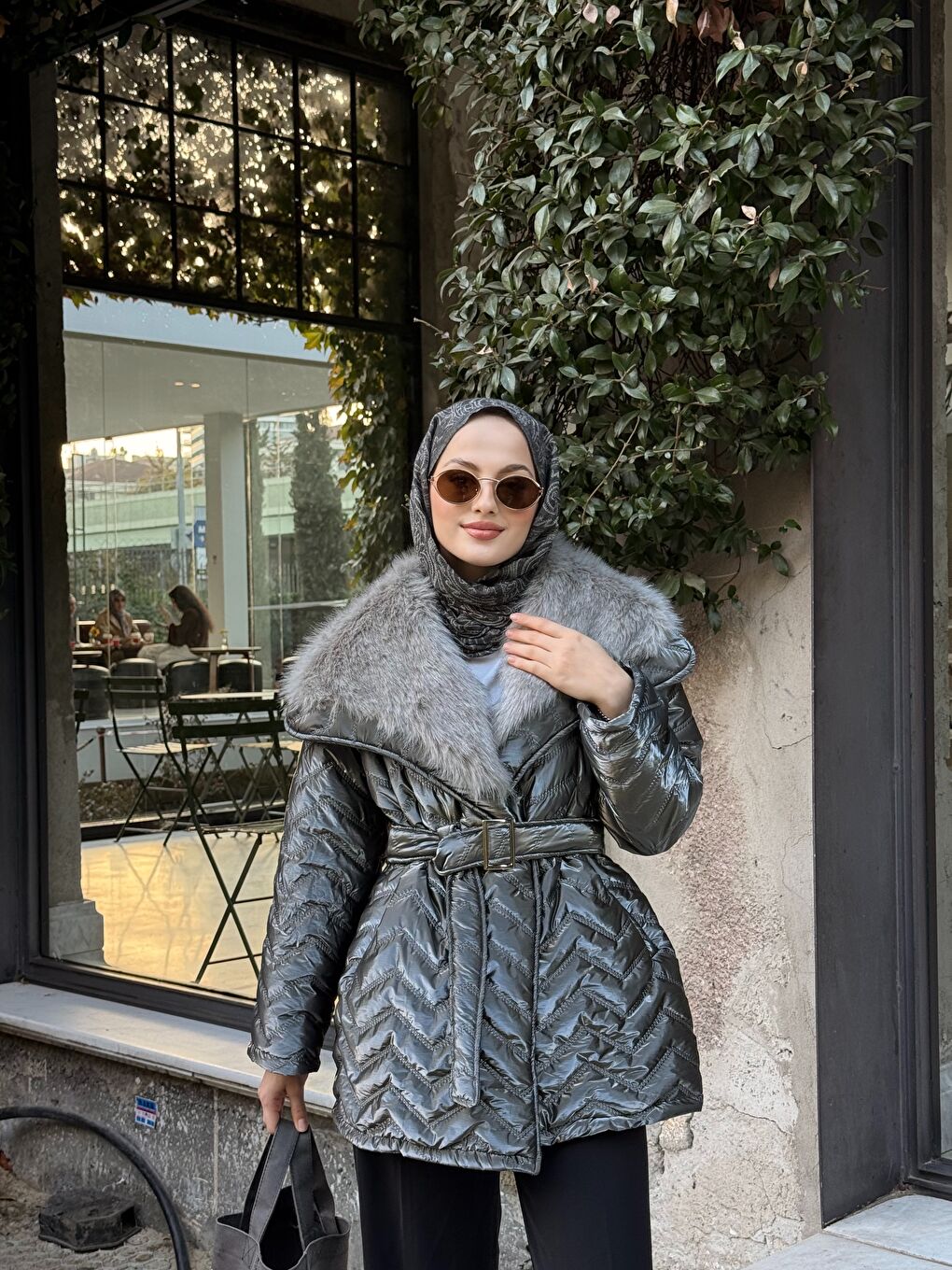 Kadın Yakası Kürk Detaylı Bel Bağlamalı Mont Gri-2