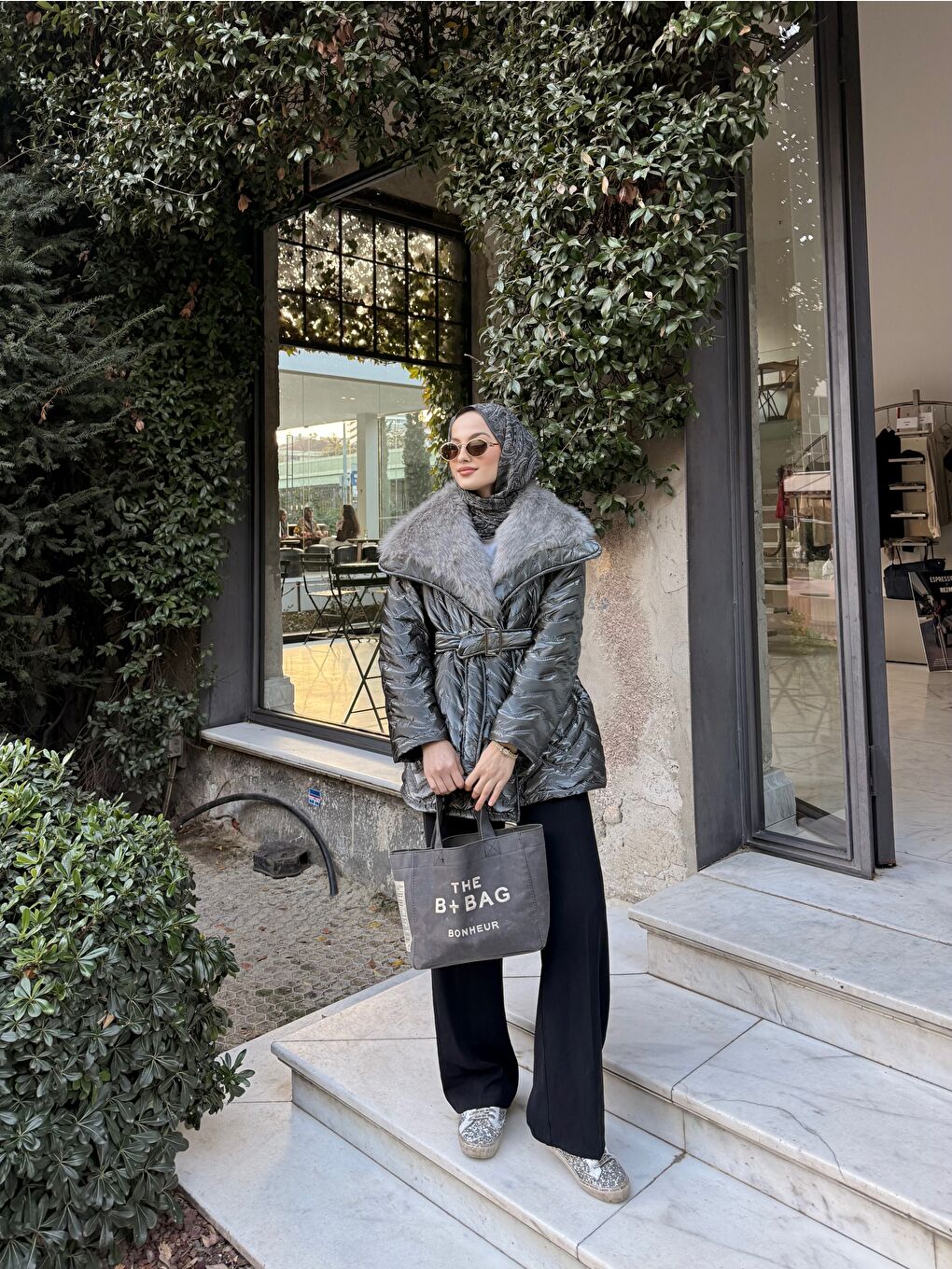 Kadın Yakası Kürk Detaylı Bel Bağlamalı Mont Gri-3