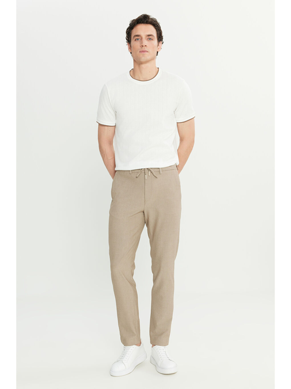 Erkek Bej Slim Fit Dar Kesim Gofre Desenli Beli Bağlamalı Yan Cepli Travel Casual Pantolon-2