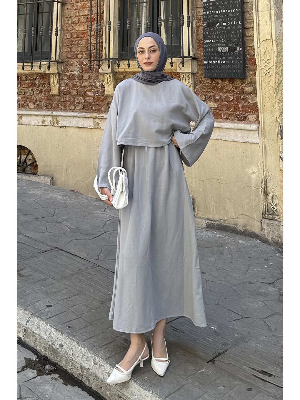 Etekli Tesettür Takım Açık Gri