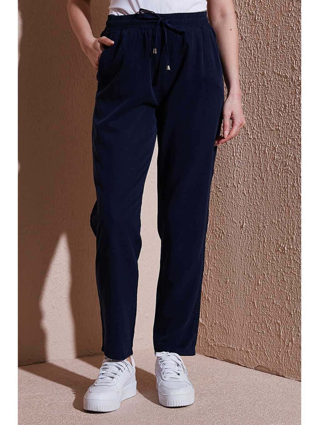 Lacivert Comfort Fit Yüksek Bel Düz Paça Pantolon 25Y0477K1-1