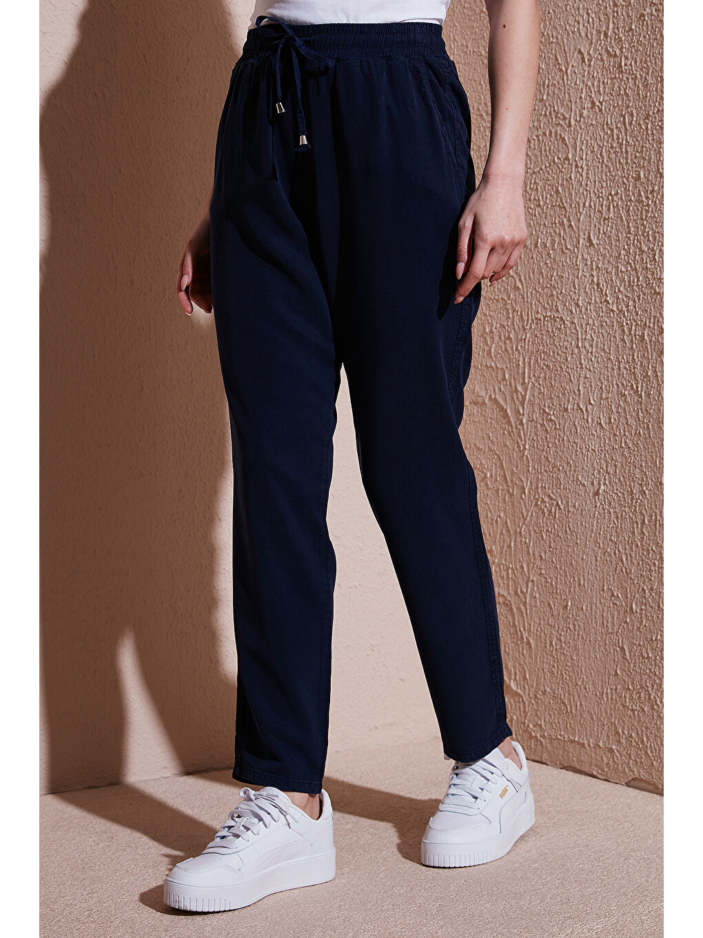 Lacivert Comfort Fit Yüksek Bel Düz Paça Pantolon 25Y0477K1-3